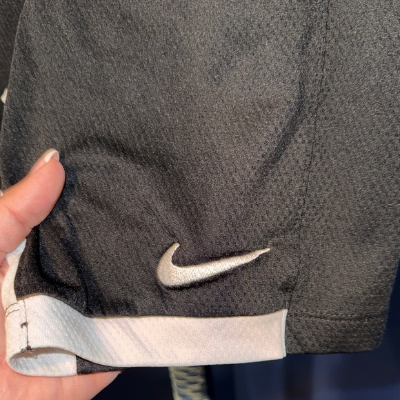 Nike- Kids Black and White Shorts size Medium (8) - Picture 8 of 10